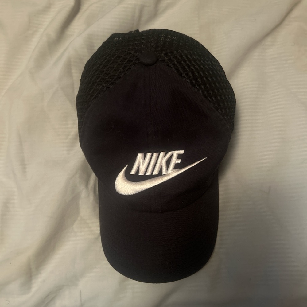 Nike Black and White Mesh Cap